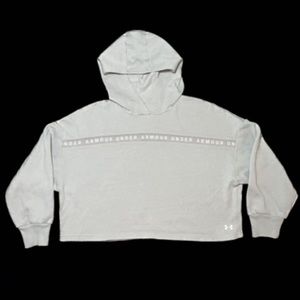 Under Armour Taped Fleece Hoodie ◻️🌤️